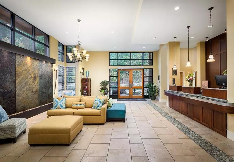 Hotel Summerland Waterfront Resort & Spa