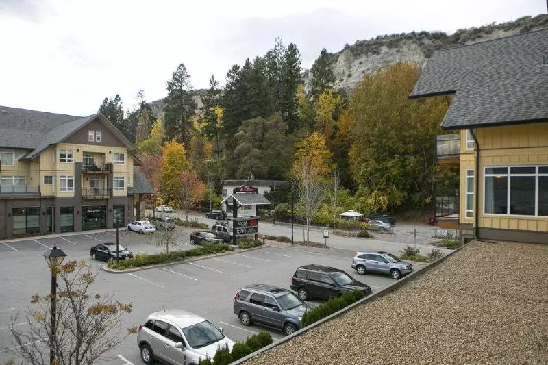 Hotel Summerland Waterfront Resort & Spa