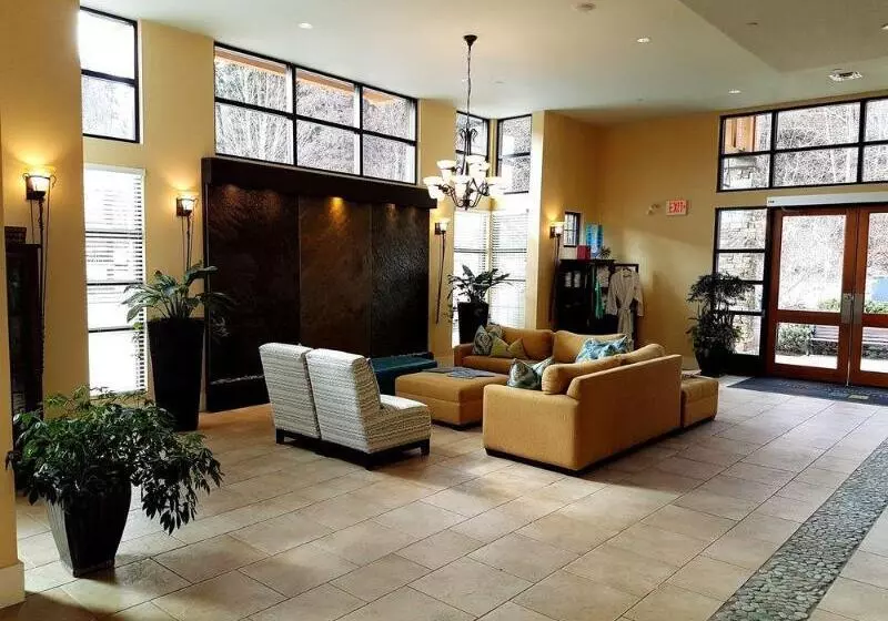 Hotel Summerland Waterfront Resort & Spa