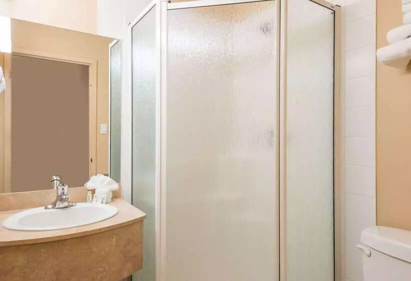 فندق Super 8 By Wyndham Sainte Agathe Des Monts