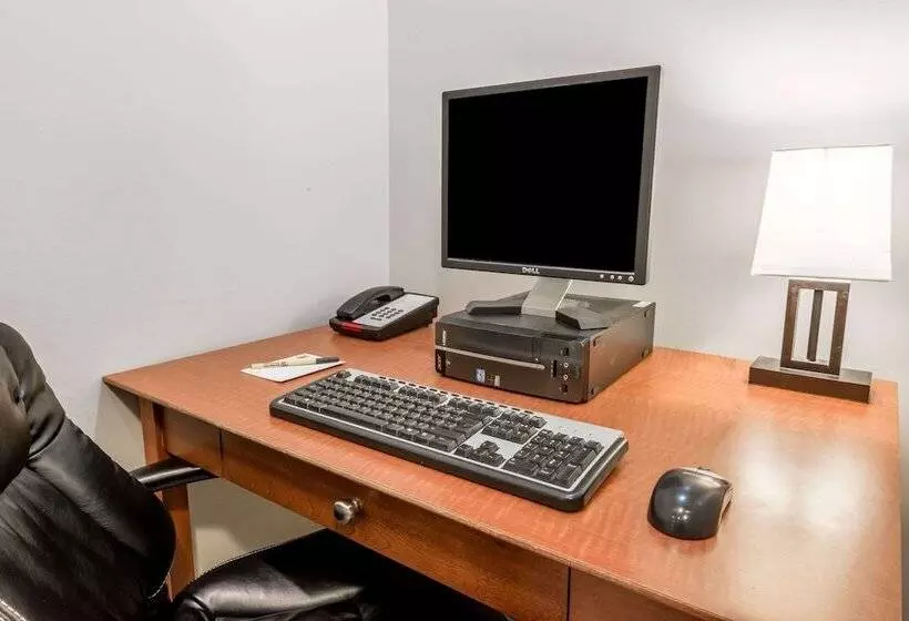 فندق Super 8 By Wyndham Sainte Agathe Des Monts