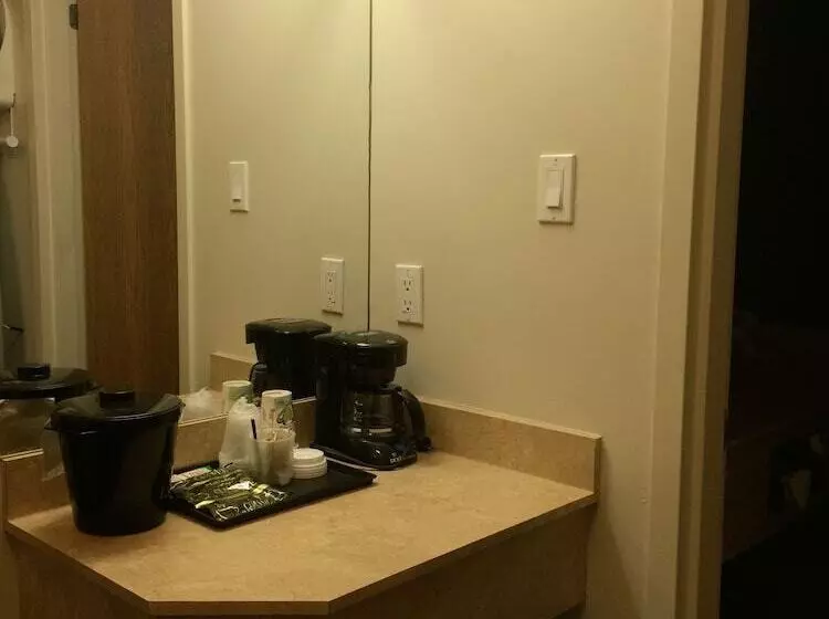 فندق Super 8 By Wyndham Sainte Agathe Des Monts