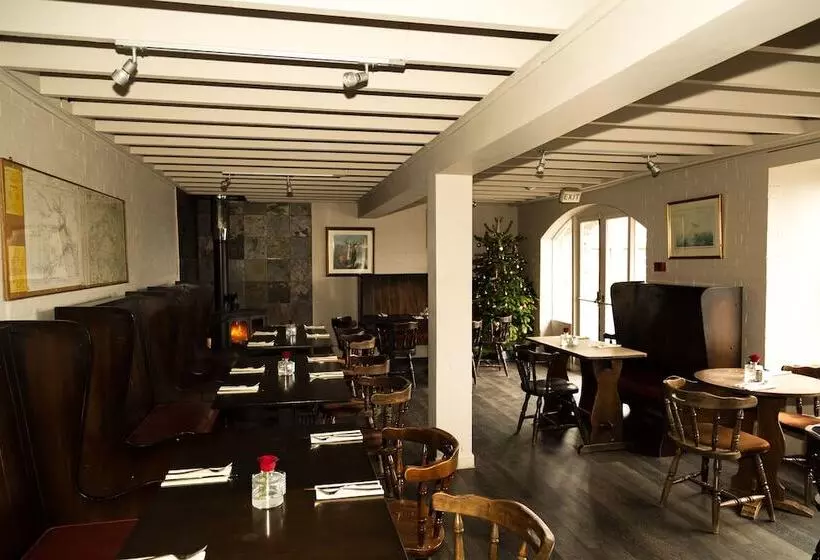 בית מלון כפרי The Inn At Loch Tummel