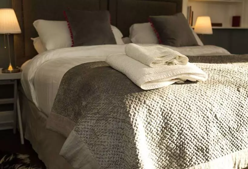 בית מלון כפרי The Inn At Loch Tummel