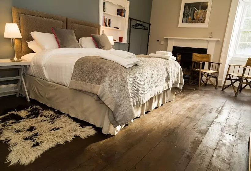 בית מלון כפרי The Inn At Loch Tummel