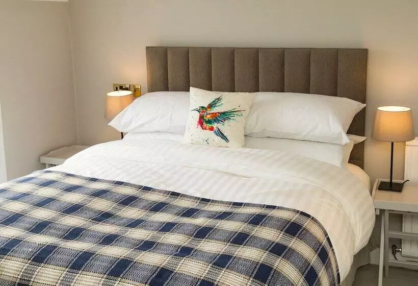 בית מלון כפרי The Inn At Loch Tummel