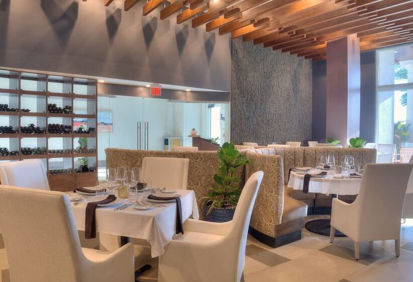 هتل Jw Marriott St. Maarten Beach Resort & Spa