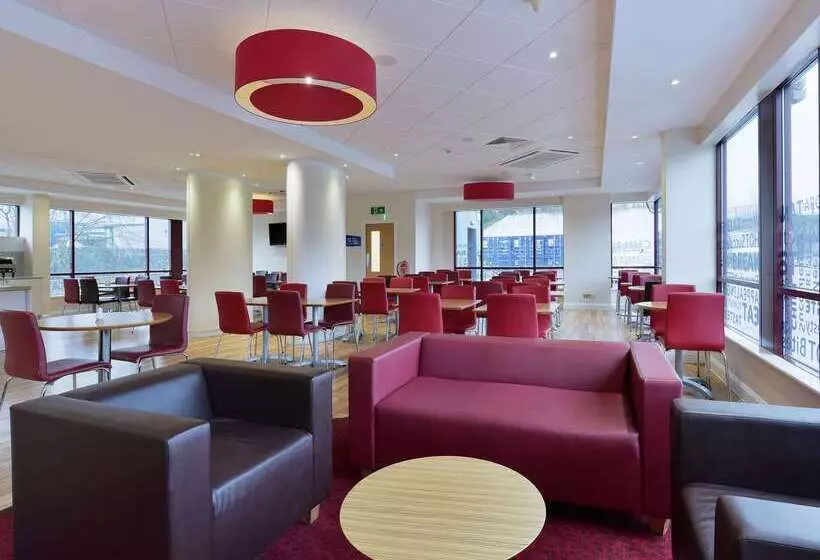 ホテル Travelodge London Wembley