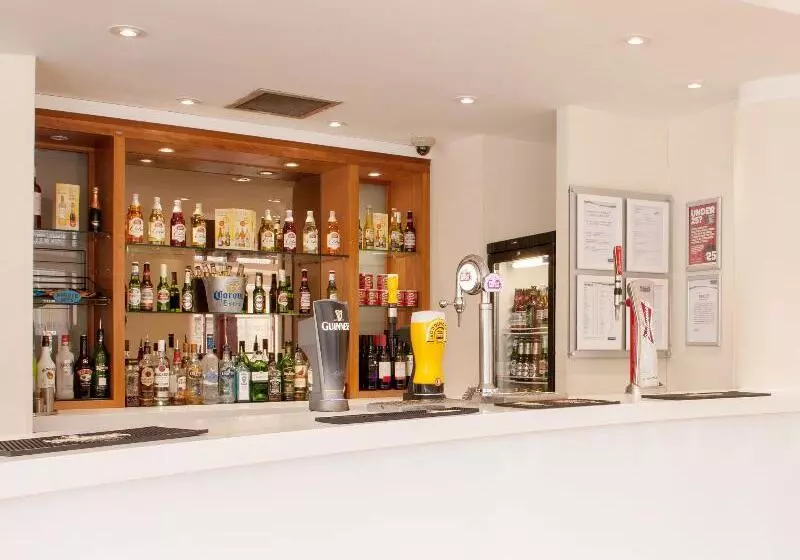 ホテル Travelodge London Wembley