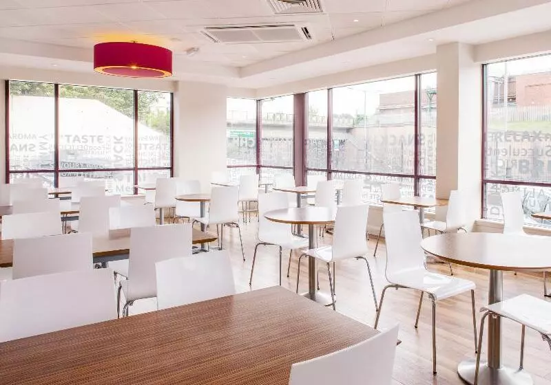 ホテル Travelodge London Wembley