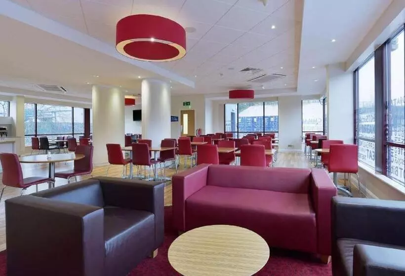 ホテル Travelodge London Wembley