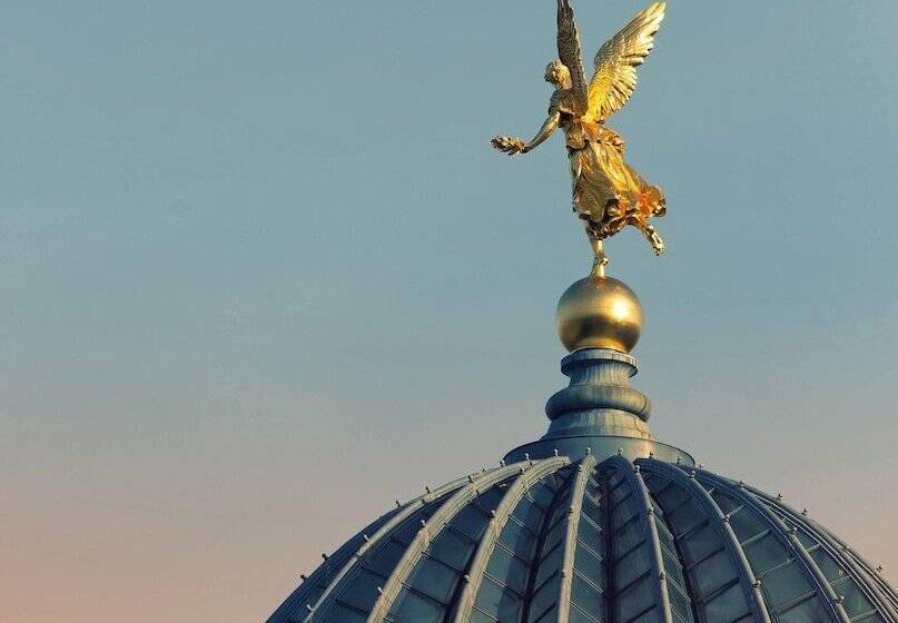 هتل Townhouse Dresden