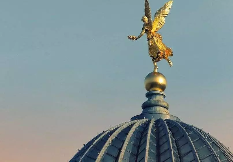 هتل Townhouse Dresden