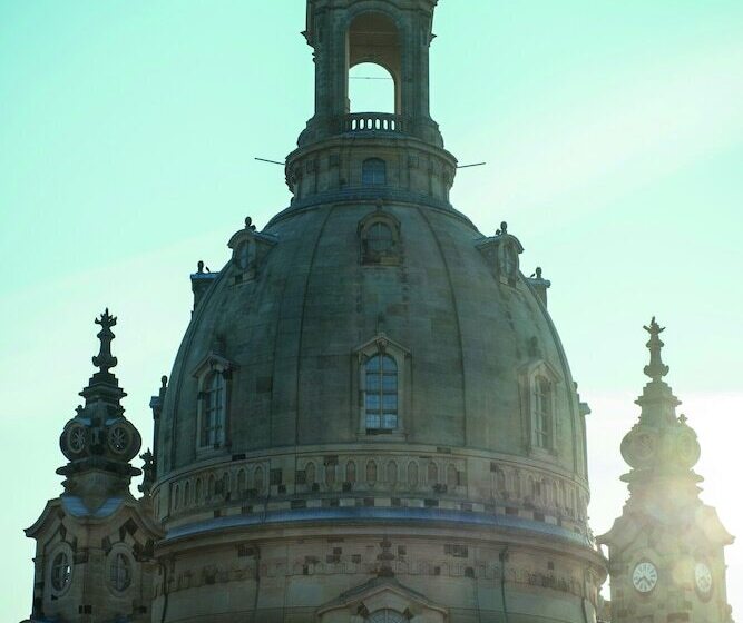 هتل Townhouse Dresden