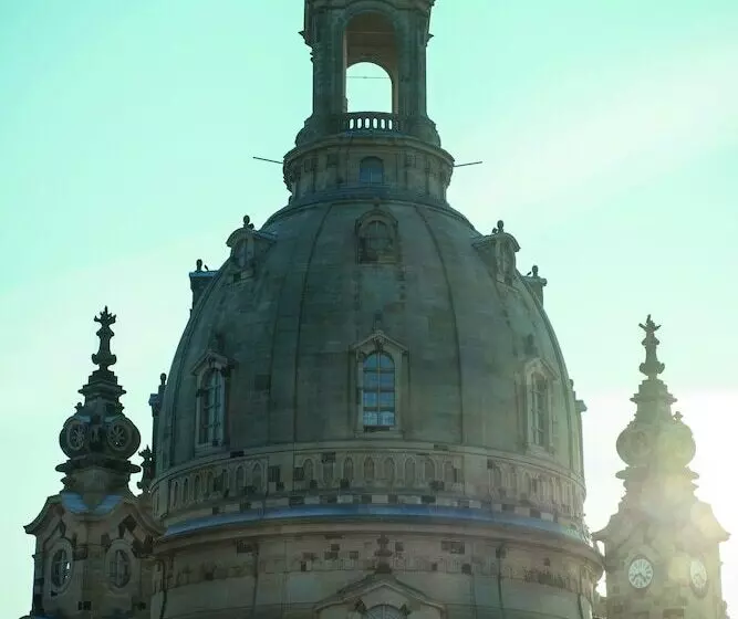 هتل Townhouse Dresden