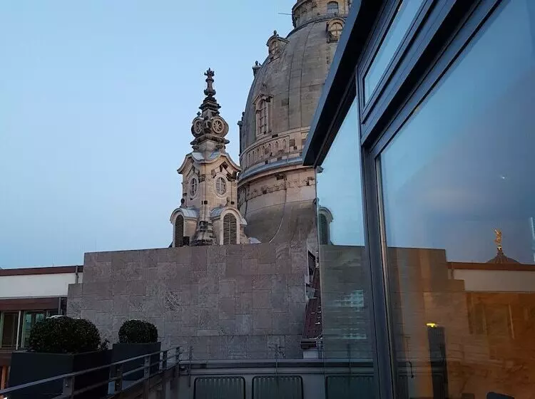 هتل Townhouse Dresden