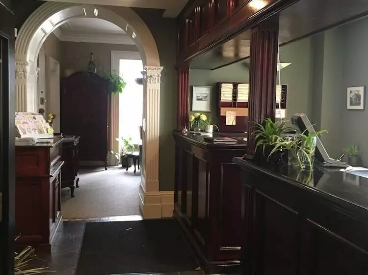 Hotelli Westover Inn