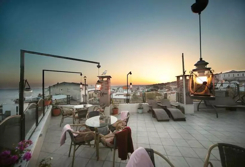 Artefes Hotel Old City