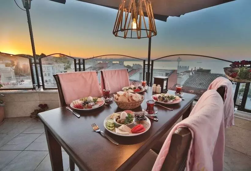 Artefes Hotel Old City