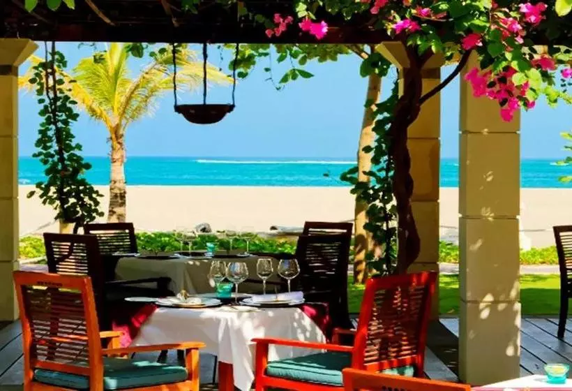 Отель The Sandi Phala Beach Resort And Ma Joly Restaurant