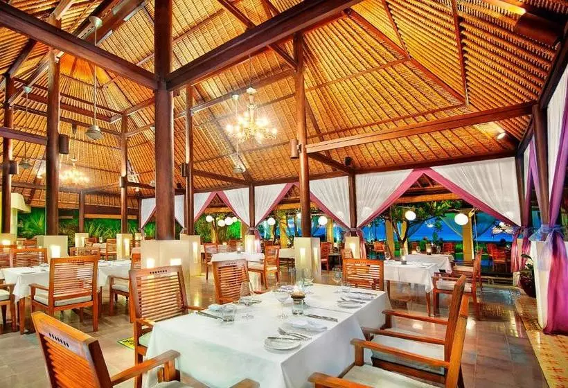 Отель The Sandi Phala Beach Resort And Ma Joly Restaurant
