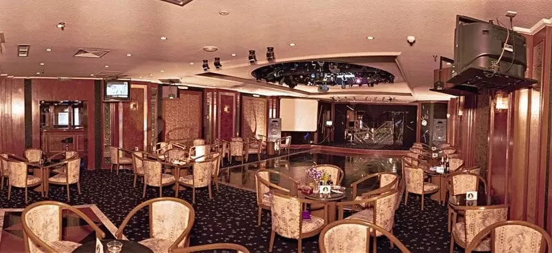 Sainty Lakeside Hotel