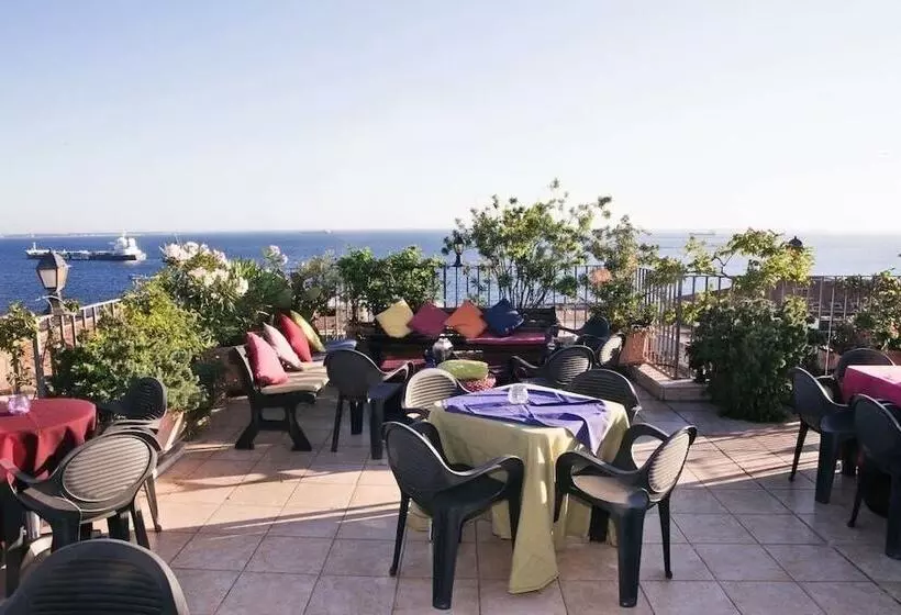 בית מלון כפרי Akropolis  Museum