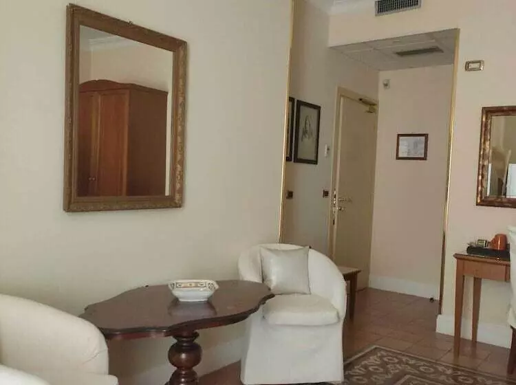 בית מלון כפרי Akropolis  Museum