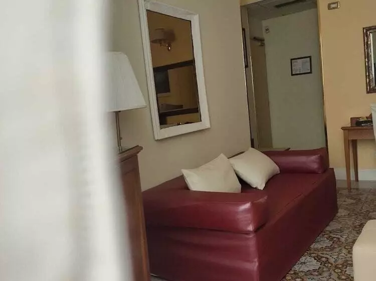 בית מלון כפרי Akropolis  Museum