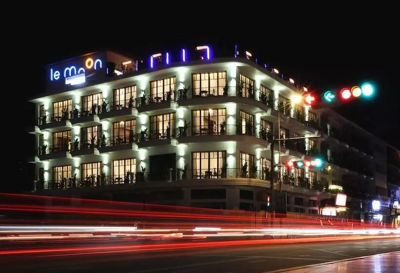 Hotelli Amanjaya Pancam Suites