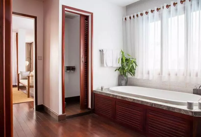 Hotelli Amanjaya Pancam Suites