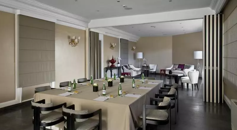 هتل Ambasciatori Place