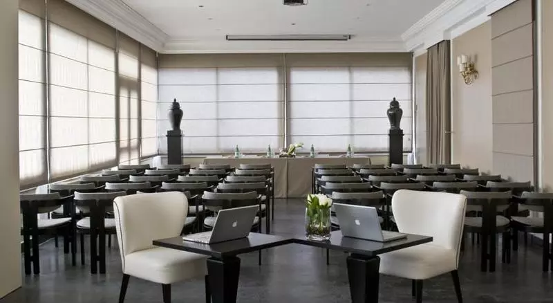 هتل Ambasciatori Place