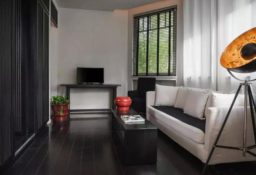 Отель Carducci 76