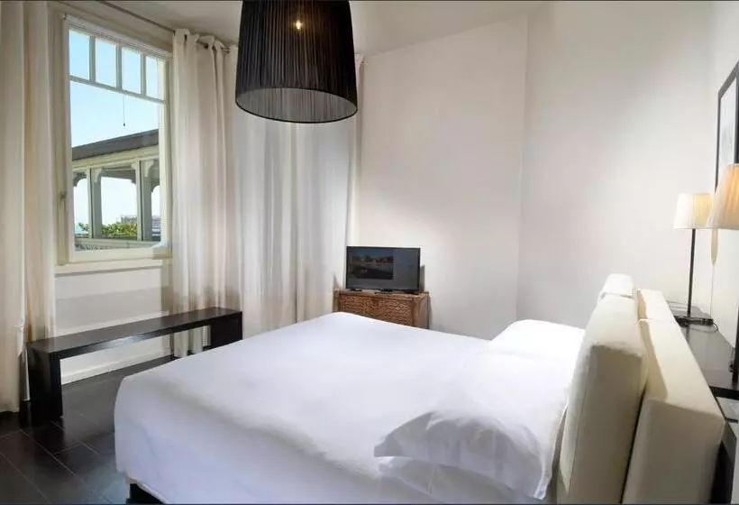 Отель Carducci 76