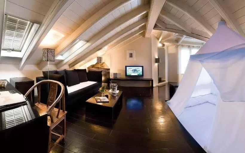 Отель Carducci 76