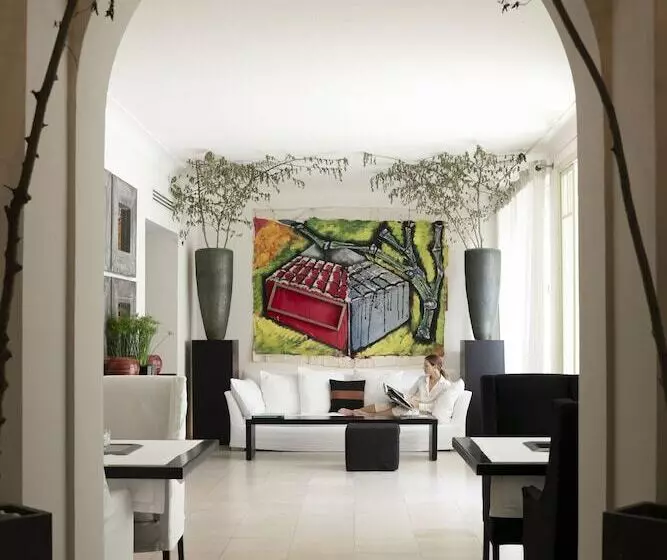 Отель Carducci 76