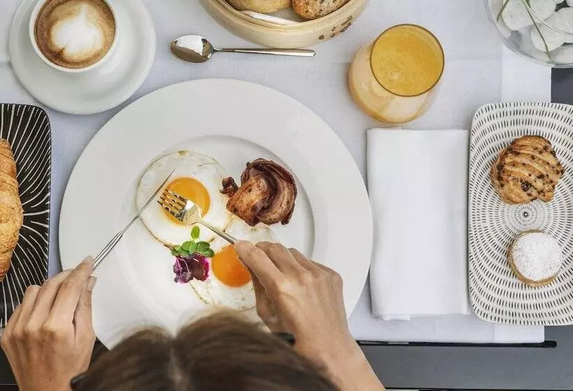 Отель Carducci 76