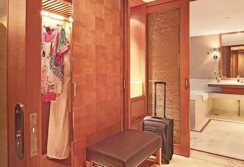 Отель Jinling Plaza Changzhou