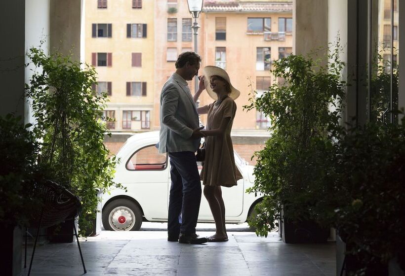 هتل Portrait Firenze  Lungarno Collection