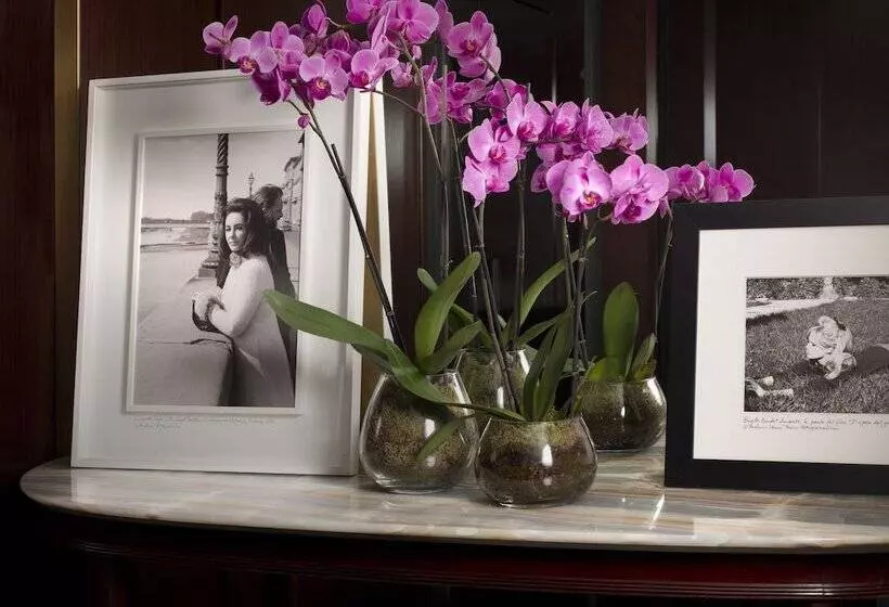 هتل Portrait Firenze  Lungarno Collection