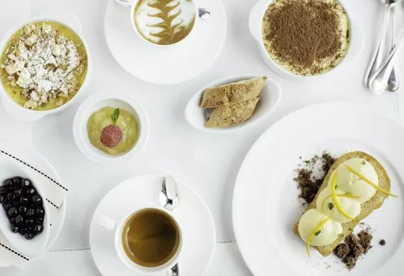 هتل Portrait Firenze  Lungarno Collection