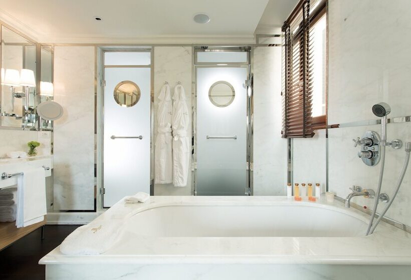 هتل Portrait Firenze  Lungarno Collection