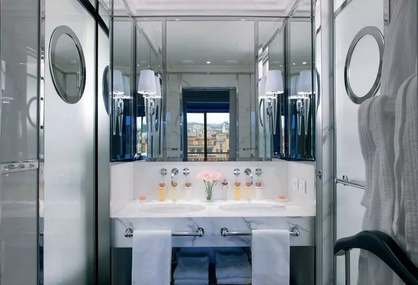 هتل Portrait Firenze  Lungarno Collection