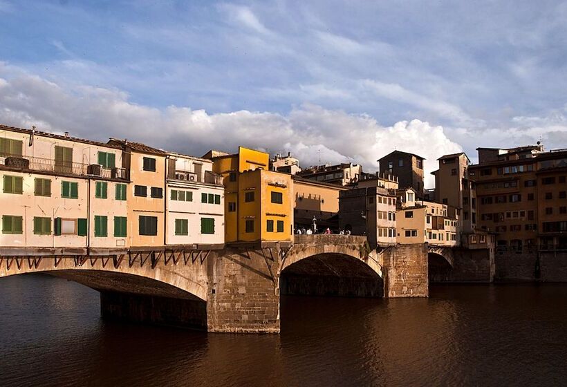 هتل Portrait Firenze  Lungarno Collection