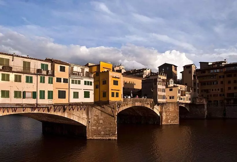 هتل Portrait Firenze  Lungarno Collection