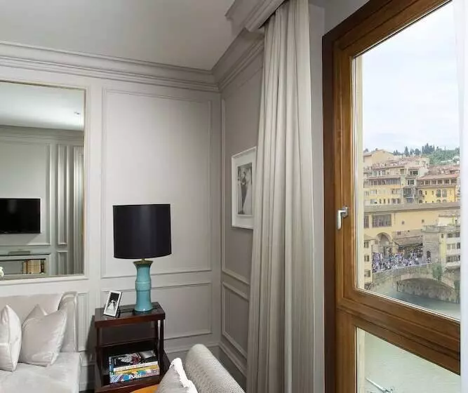 هتل Portrait Firenze  Lungarno Collection