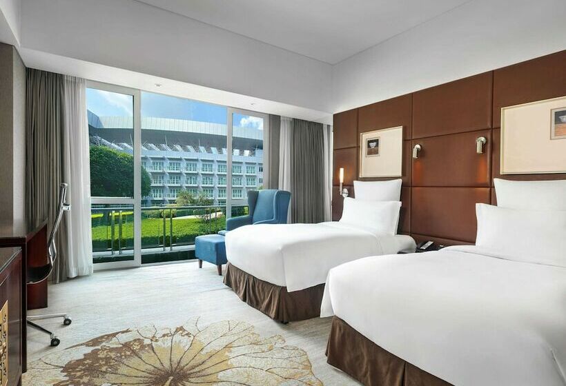 ホテル Pullman Guangzhou Baiyun Airport   Canton Fair Free Shuttle Bus & Official Registration Agency