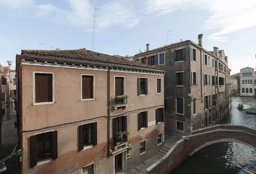 تختخواب و صبحانه Casa Del Melograno