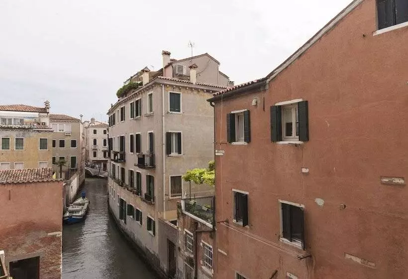 تختخواب و صبحانه Casa Del Melograno